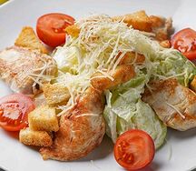 Салат Цезарь с курицей