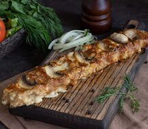 Люля-кебаб из курицы с сыром и грибами