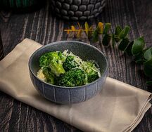 Брокколи, томлённая в сливочном соусе