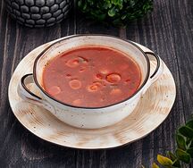 Испанский суп с перцем и охотничьими колбасками