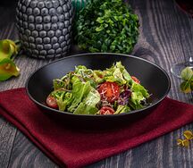 Имбирный салат с говядиной и миксом из трав