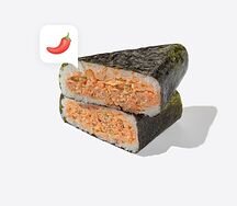 Онигири с жареным лососем