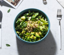 Зеленый боул с авокадо и кейлом