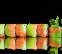 Авокадо ролл лосось с соусом майо