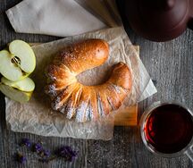 Рогалик с яблоками