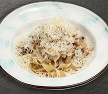 Феттуччине с курицей и грибами