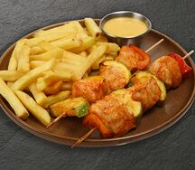 Куриный шашлык с картофелем фри