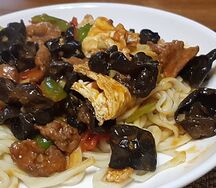 Лагман с древесными грибами