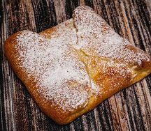 Булочка с творогом