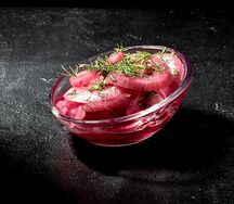 Маринованный лук с зеленью