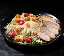 Салат Цезарь с курицей