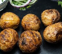 Картофель молодой на углях