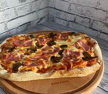 Римская пицца с ветчиной и грибами