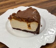 Чизкейк Сникерс