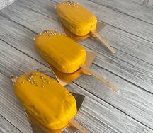 Муссовое пирожное на палочке