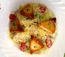 Салат Цезарь с курицей