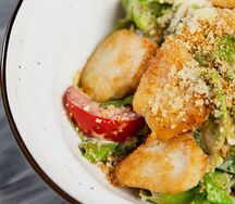 Салат Цезарь с курицей