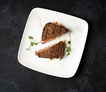 Сэндвич с беконом и глазуньей 