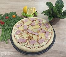Пицца с ветчиной и ананасами замороженная