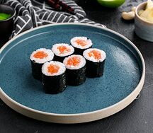 Маки с лососем