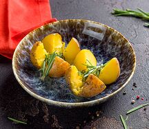 Печеный картофель с розмарином