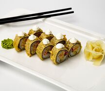 Ролл с крабом и сыром моцарелла в хрустящей панировке