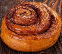 Булочка с корицей