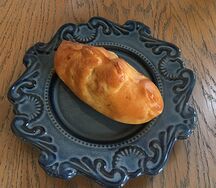 Пирожок с капустой и яйцом