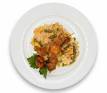 Шашлычки из цыпленка с рагу из кукурузы