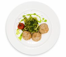 Рубленые котлетки из птицы с брокколи