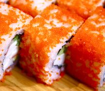 В икре масаго Калифорния с Лососем