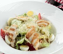 Салат Цезарь с курицей