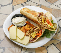 Шаверма в сырном лаваше и морс