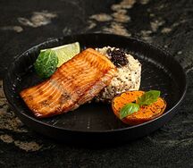 Стейк из лосося с киноа