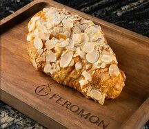 Круассан миндальный