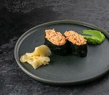 Суши с лососем острые