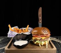 Бургер со свининой и бататом