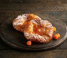 Слойка с морошкой