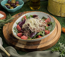 Теплый салат с говядиной