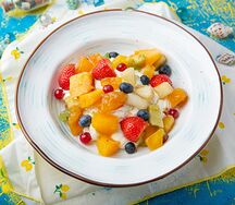 Греческий йогурт с фруктами