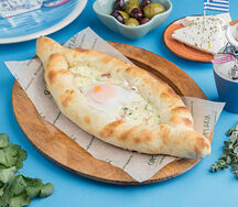 Пенерли с сыром фета, беконом и яйцом