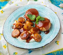 Cырники с карамелизированными бананами и йогуртом