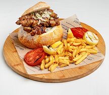 Спитико сувлаки хирино