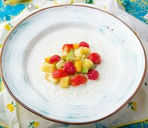 Каша рисовая со свежими фруктами