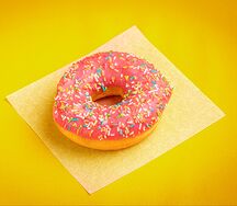 Пончик клубничный