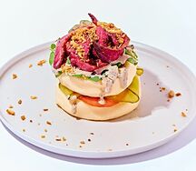 Панкейки с пастрами из говядины