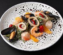 Салат с морепродуктами