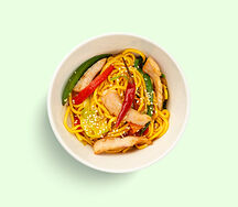 Вок рамен с курицей и овощами