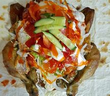 Курица гриль с салатом