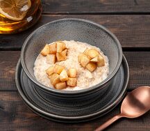 Каша с яблоком и корицей